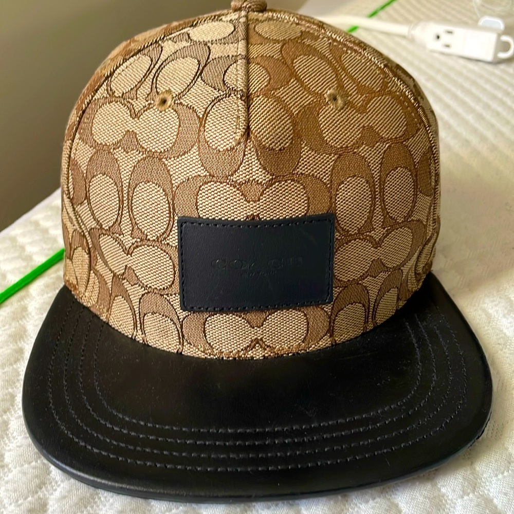 I am selling a one sized coach hat.